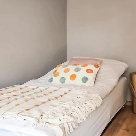 Apartment 3 Bedroom Beautiful In *